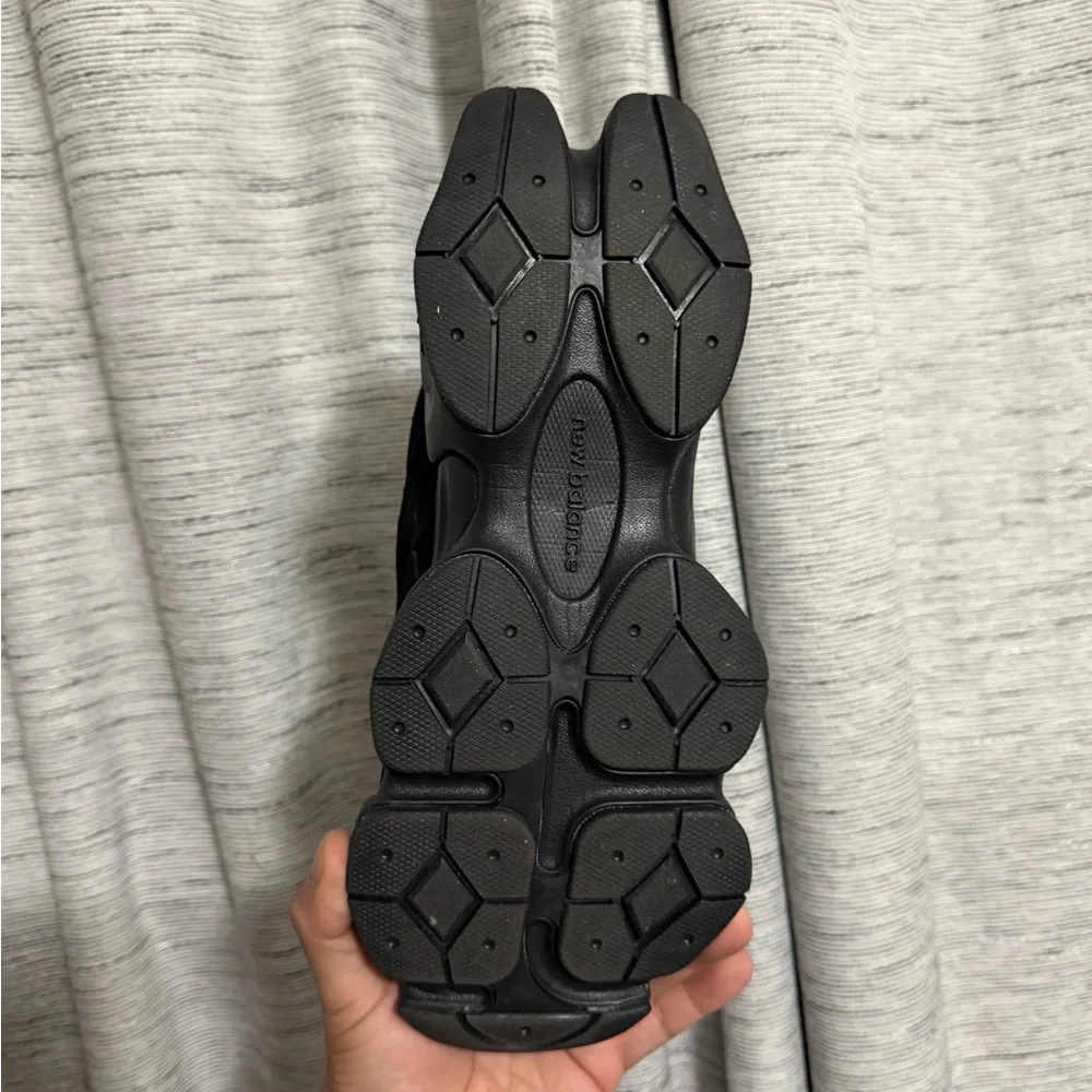 New Balance Men's Black Chunky Athletic Sneakers - Picture 10 of 13